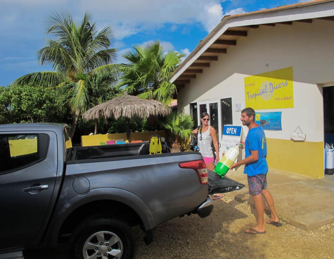 Tropical Divers Resort 克拉伦代克 外观 照片